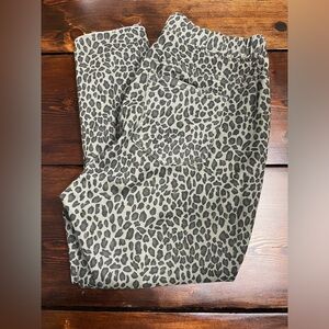 Women’s YMI Pants Size 1X Cropped Distressed Leopard Print Elastic W/ Drawstring